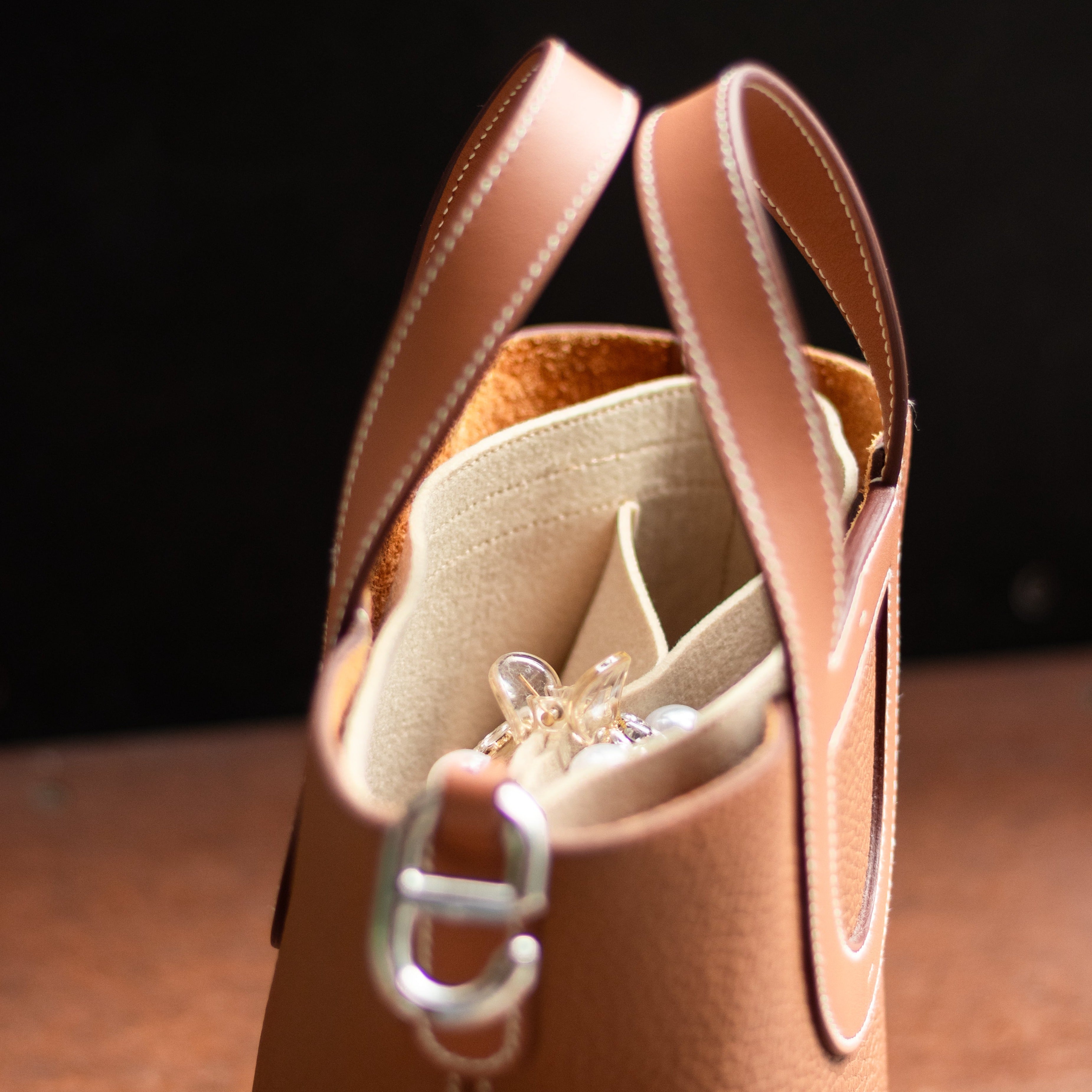 Hermes In the loop with bag organiser