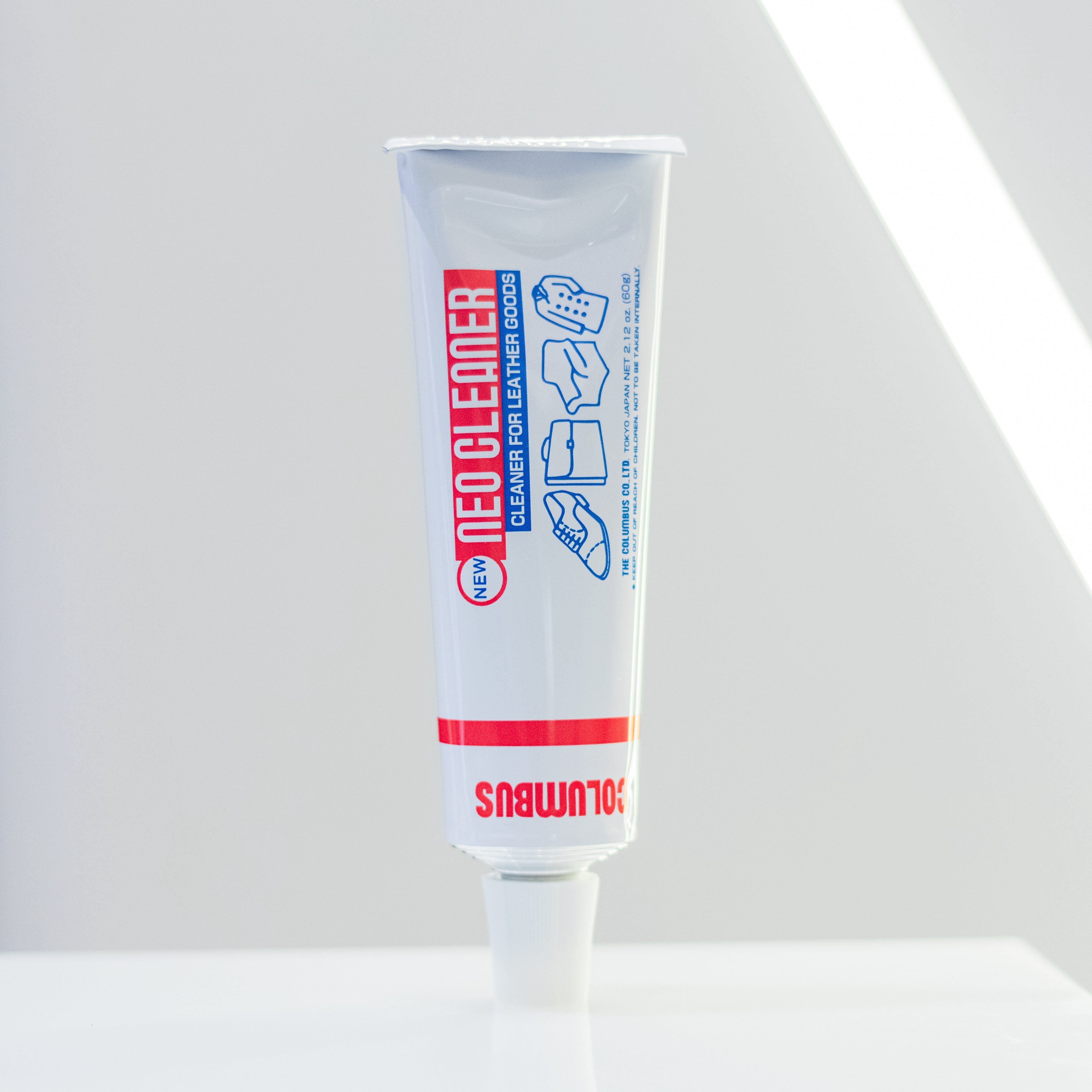 Leather Stain Remover to remove / clean the dust from your bag